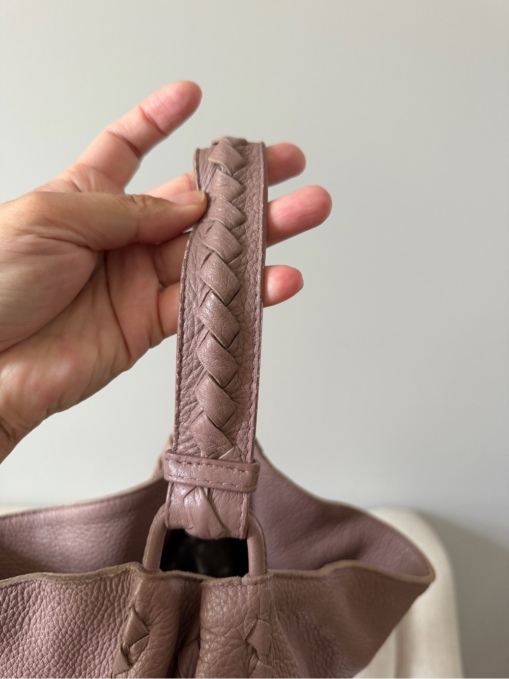 Bottega veneta Women's Leather Hobo Bag in Dusty Rose - Picture 5 of 9